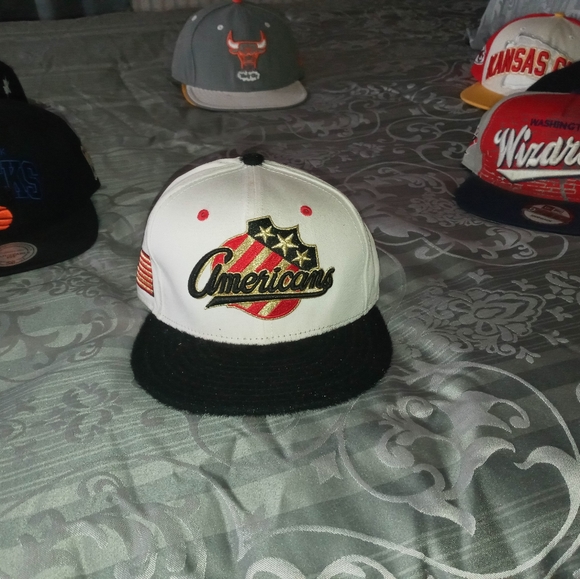 NFL and NBA snapbacks pre-owned still in good cond - Picture 4 of 16